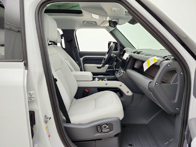 New 2026 Land Rover Defender 130 X-Dynamic SE AWD/4WD image 18