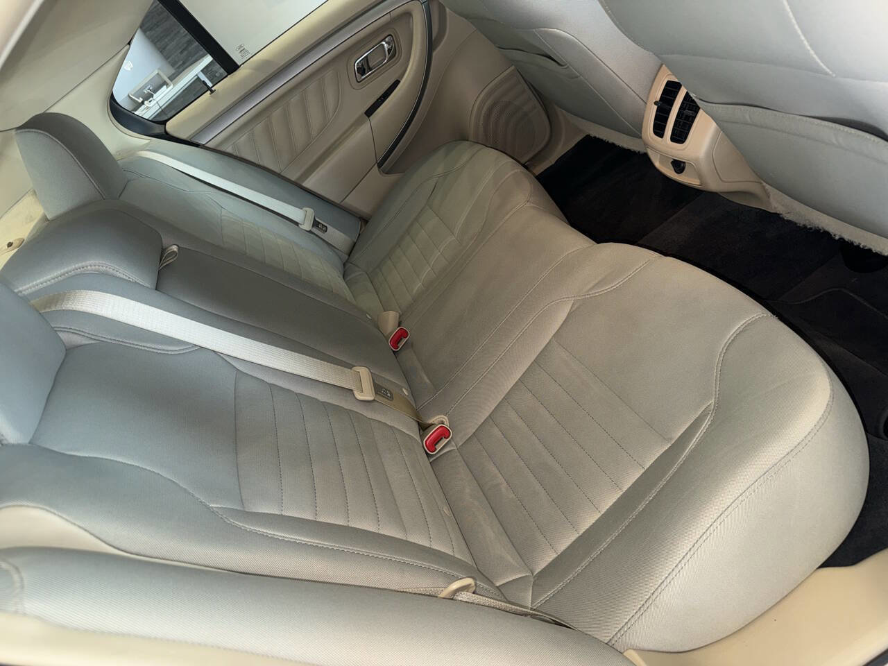 Used 2017 Ford Taurus SE image 20