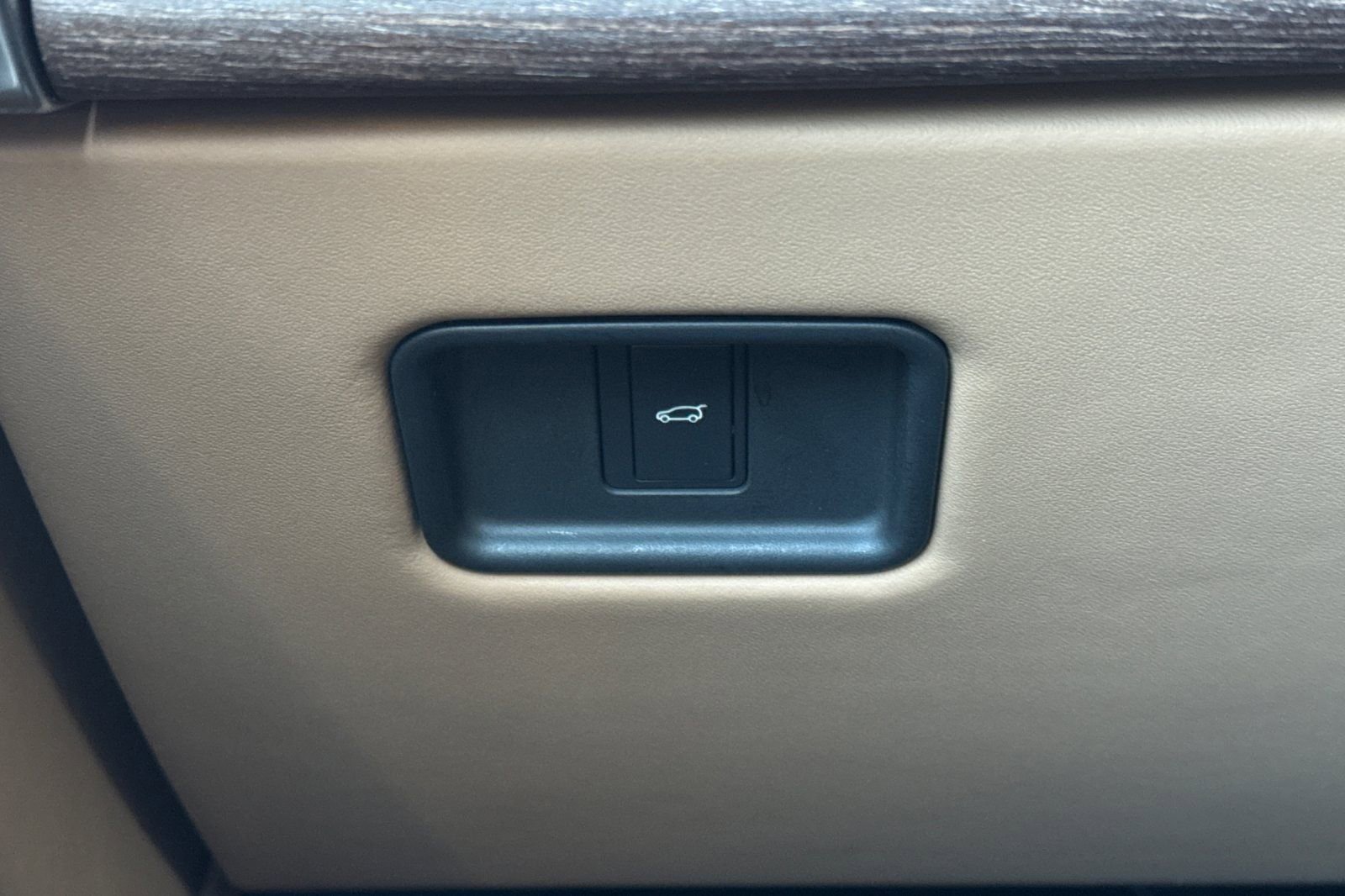 Certified 2023 Land Rover Range Rover Long Wheelbase SE image 32