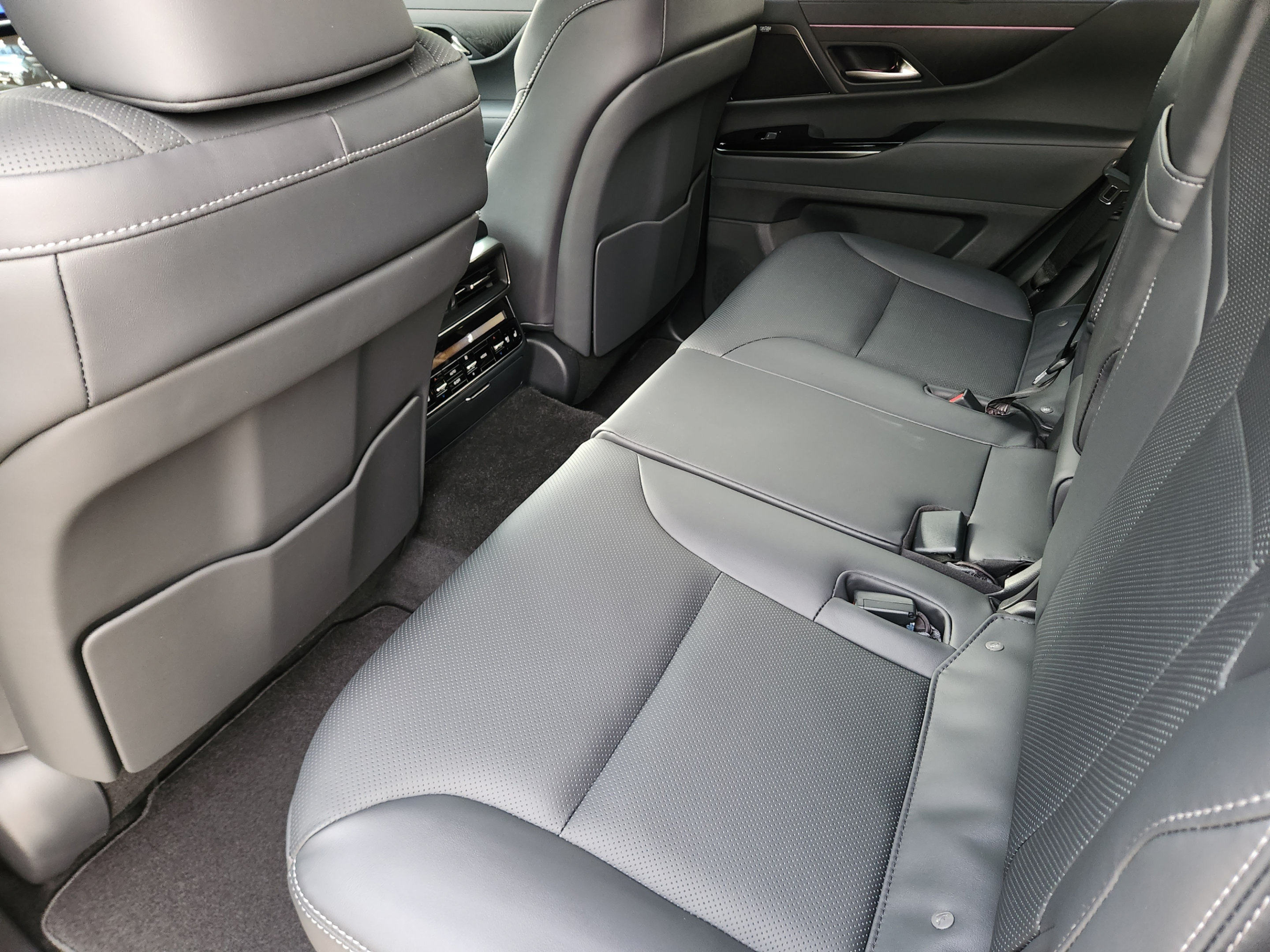 New 2026 Lexus LX 700h Luxury w/ Appearance Package AWD/4WD image 17