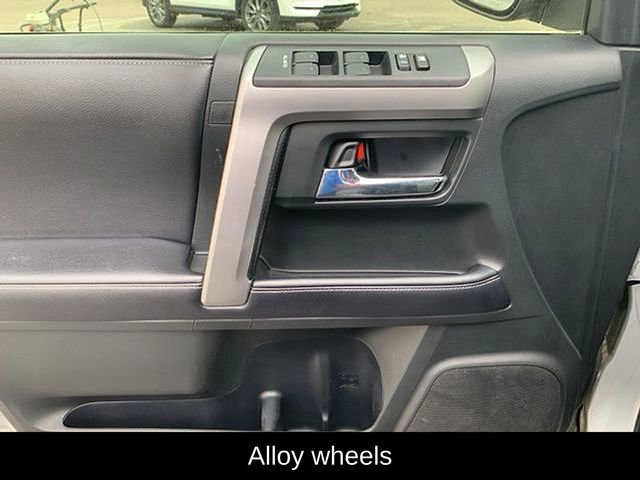 Used 2018 Toyota 4Runner SR5 Premium image 18