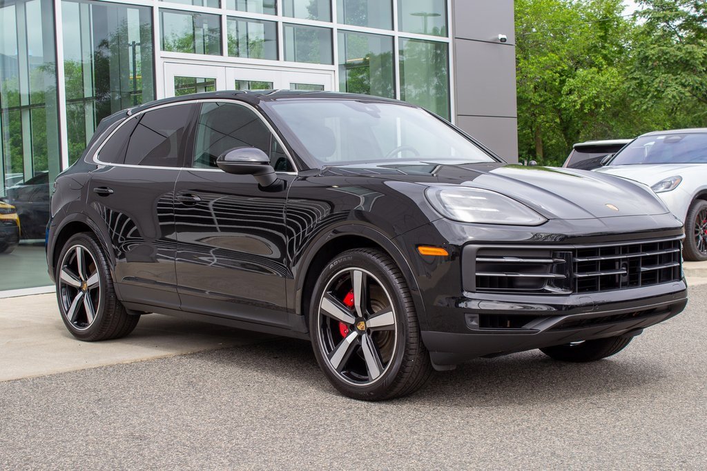 Used 2024 Porsche Cayenne S w/ Premium Package image 3