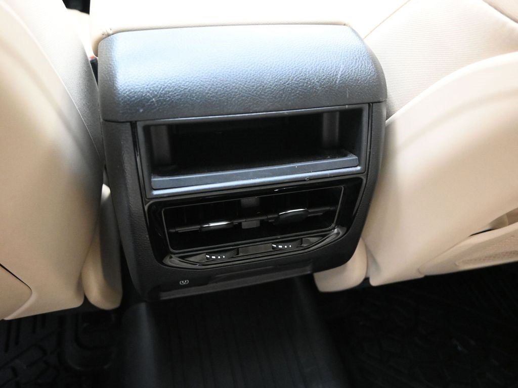 Used 2024 Jeep Grand Cherokee Limited w/ Luxury Tech Group II image 20