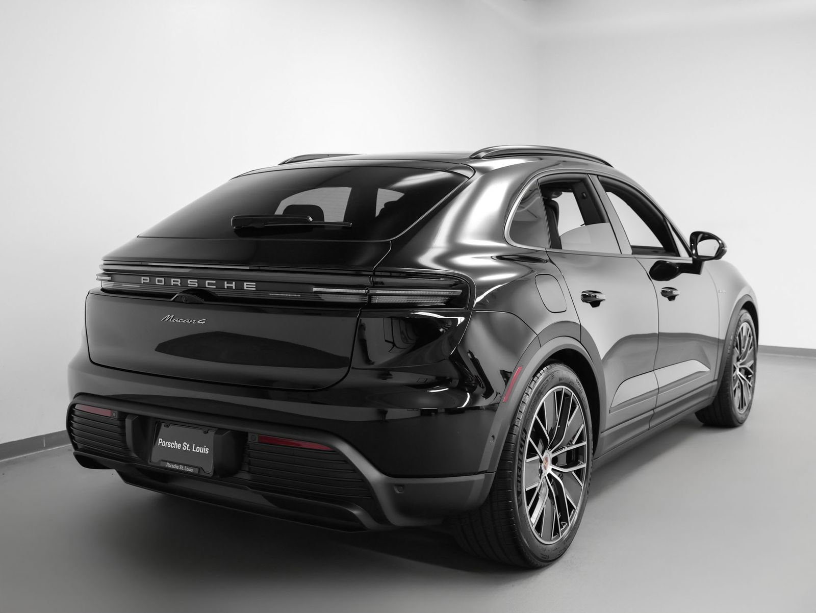 Certified 2025 Porsche Macan 4 Electric image 11