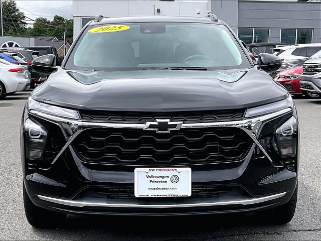 Used 2025 Chevrolet Trax LT w/ Sunroof Package FWD image 10