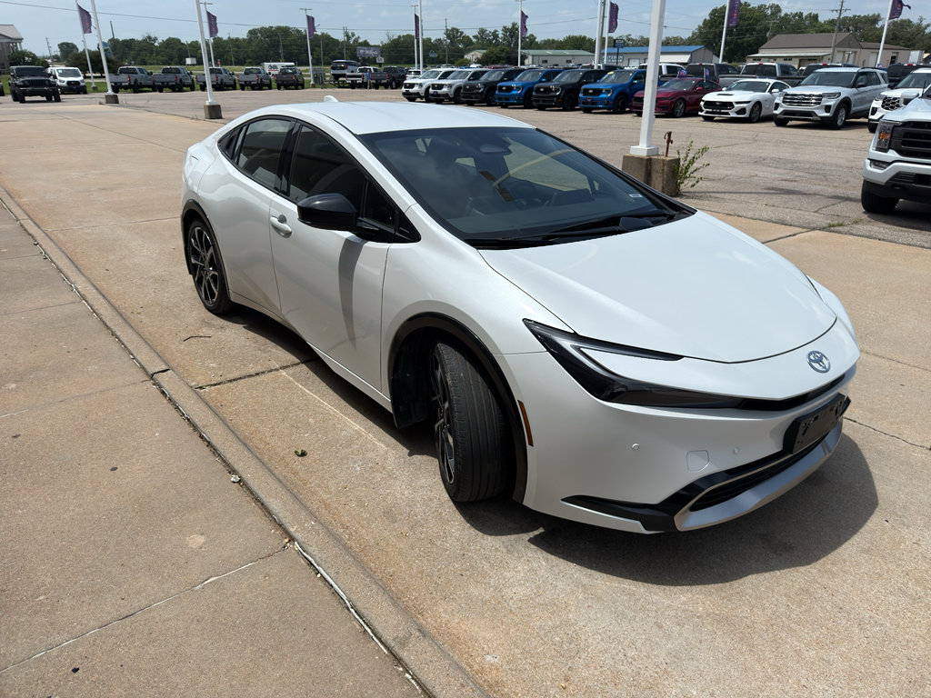 Used 2023 Toyota Prius Prime FWD image 3