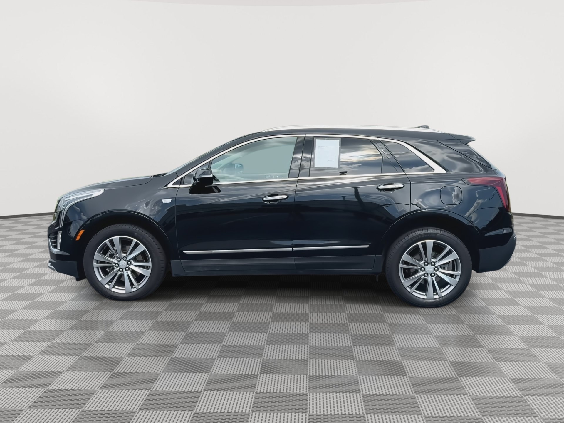 Certified 2023 Cadillac XT5 Premium Luxury AWD/4WD image 5