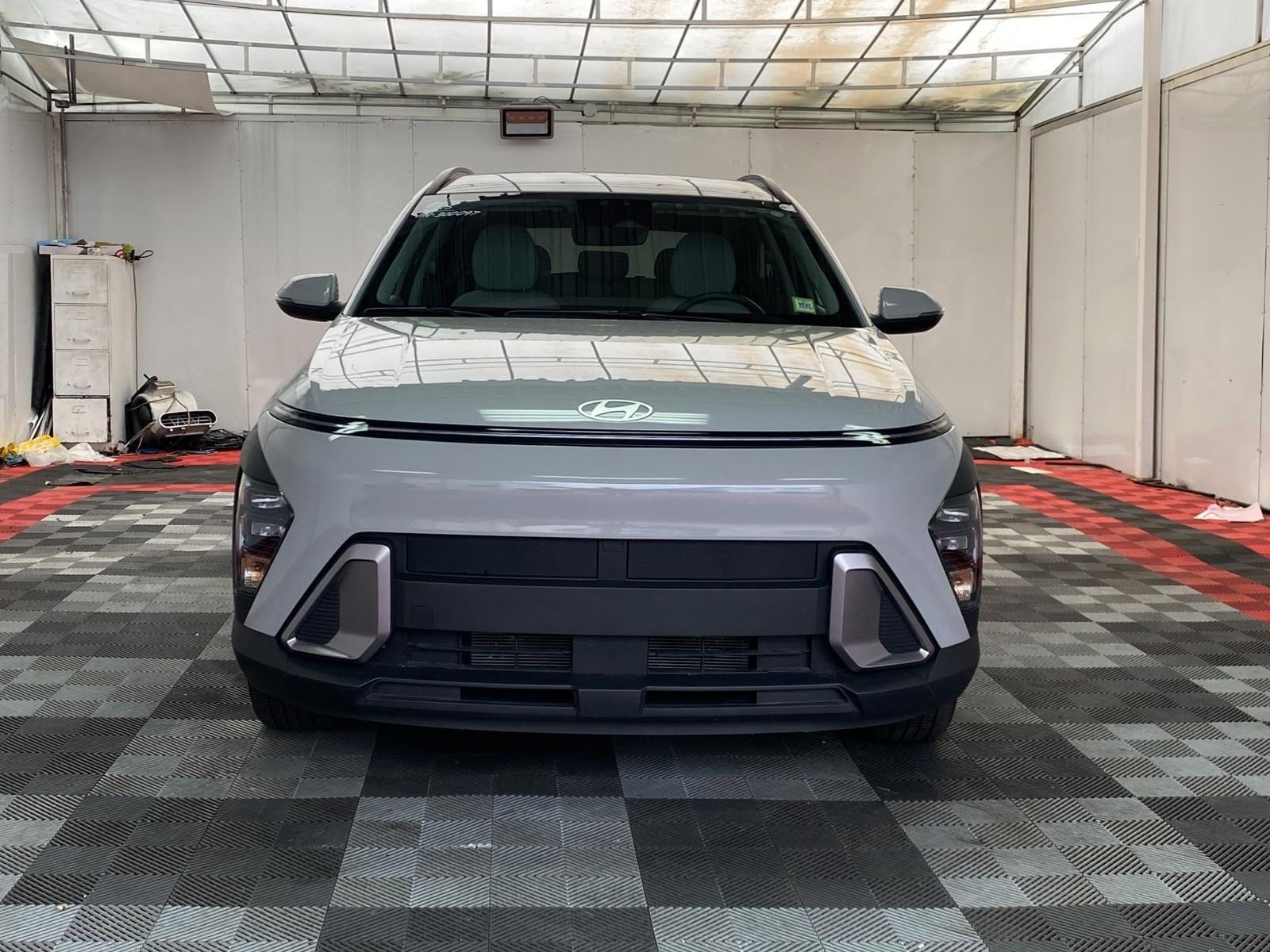 Used 2025 Hyundai Kona SEL FWD image 2