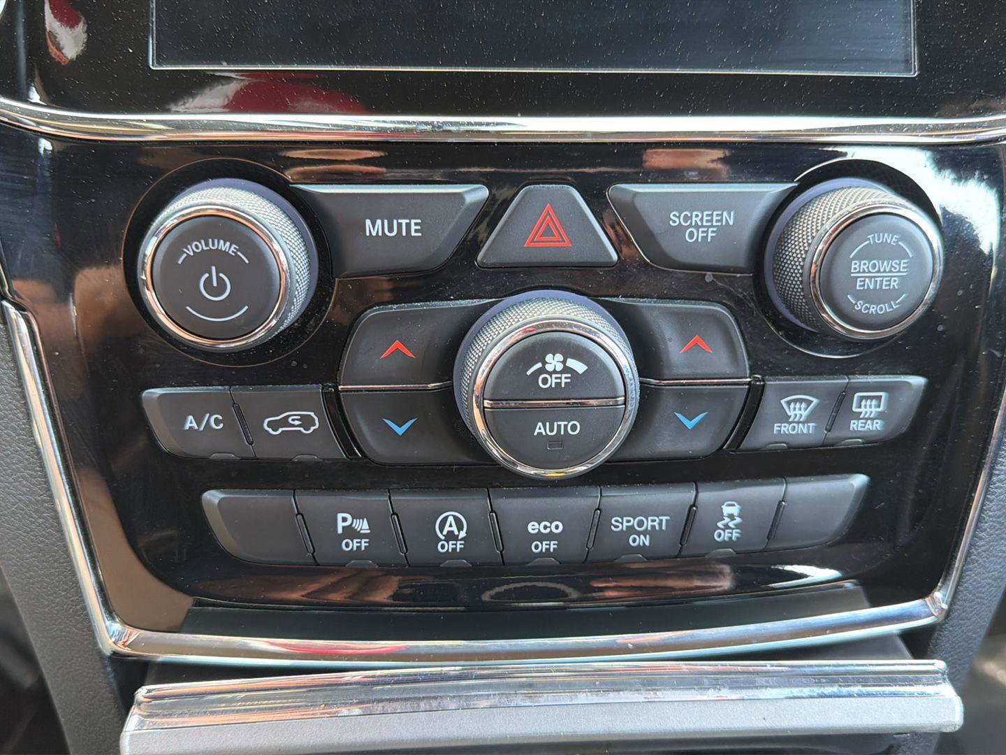 Used 2020 Jeep Grand Cherokee Altitude RWD image 26