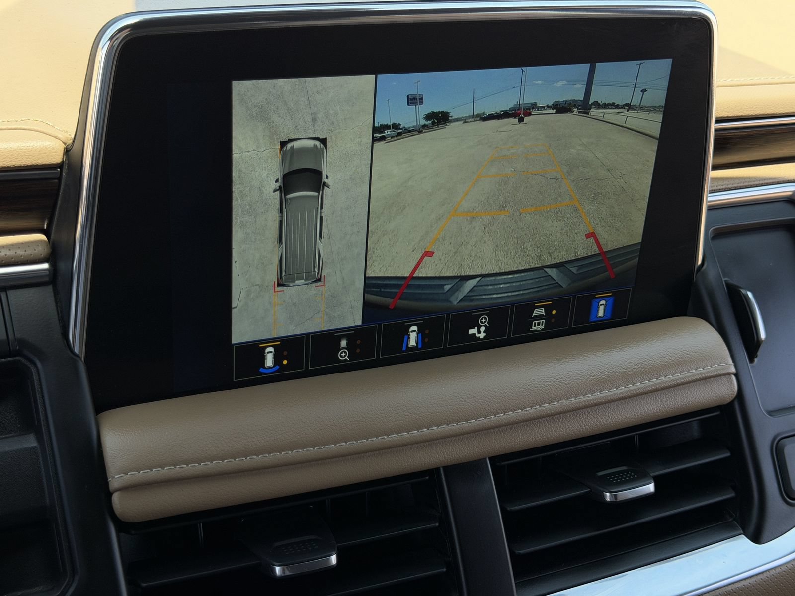 Used 2023 Chevrolet Suburban Premier RWD image 19