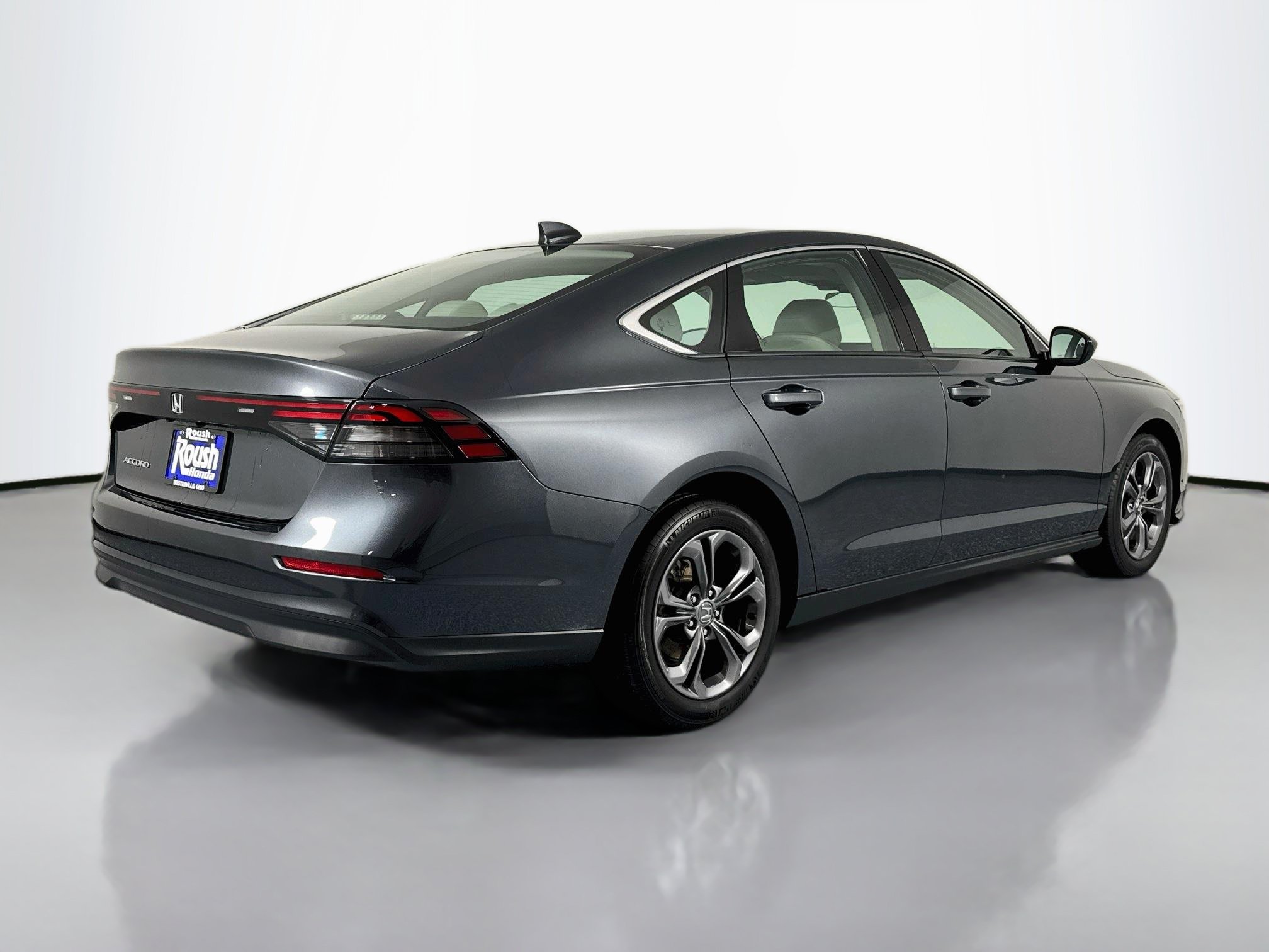 Certified 2023 Honda Accord EX image 5