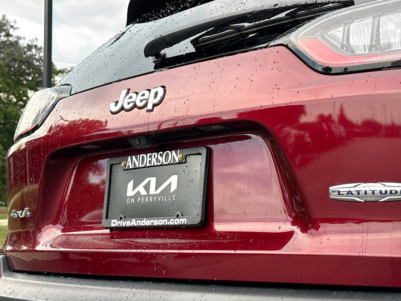 Used 2019 Jeep Cherokee Latitude w/ Cold Weather Group AWD/4WD image 14