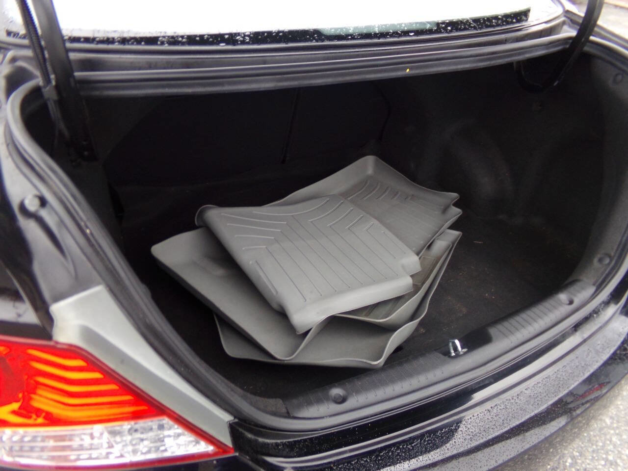 Used 2012 Hyundai Accent GLS image 24