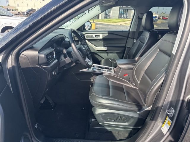 Used 2024 Ford Explorer XLT w/ Equipment Group 202A image 10