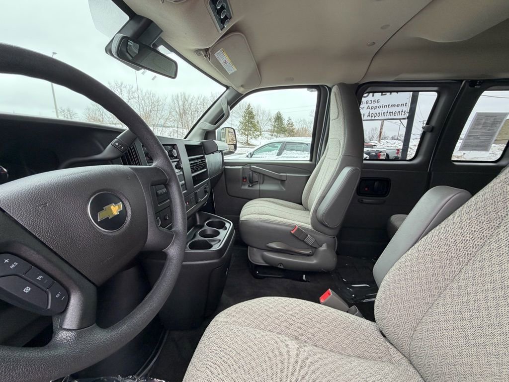Used 2025 Chevrolet Express 3500 LT w/ LT Preferred Equipment Group RWD image 10