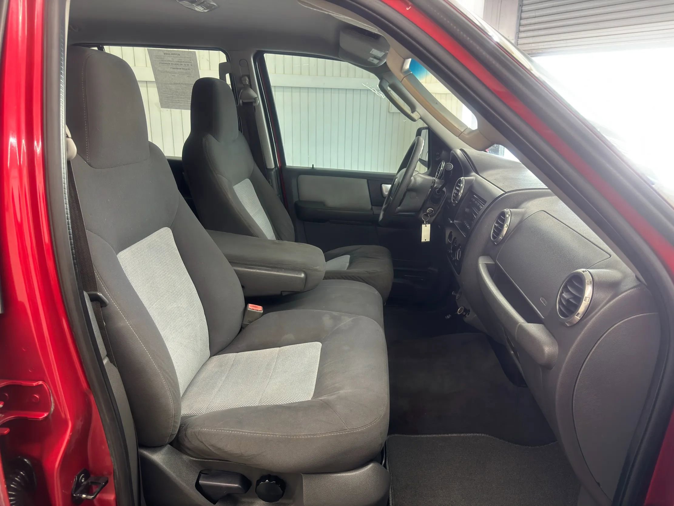 Used 2003 Ford Expedition XLT image 10