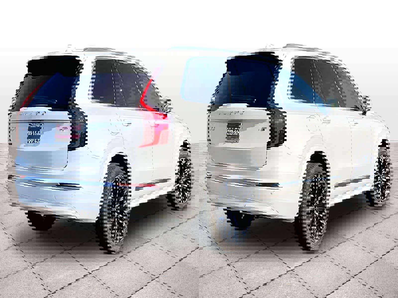 New 2026 Volvo XC90 T8 Plus w/ Protection Package Premier image 4