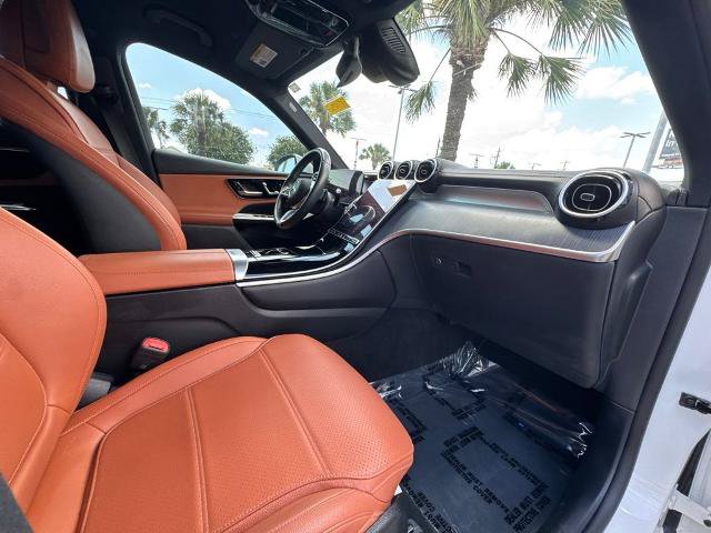 Used 2024 Mercedes-Benz GLC 300 4MATIC image 23