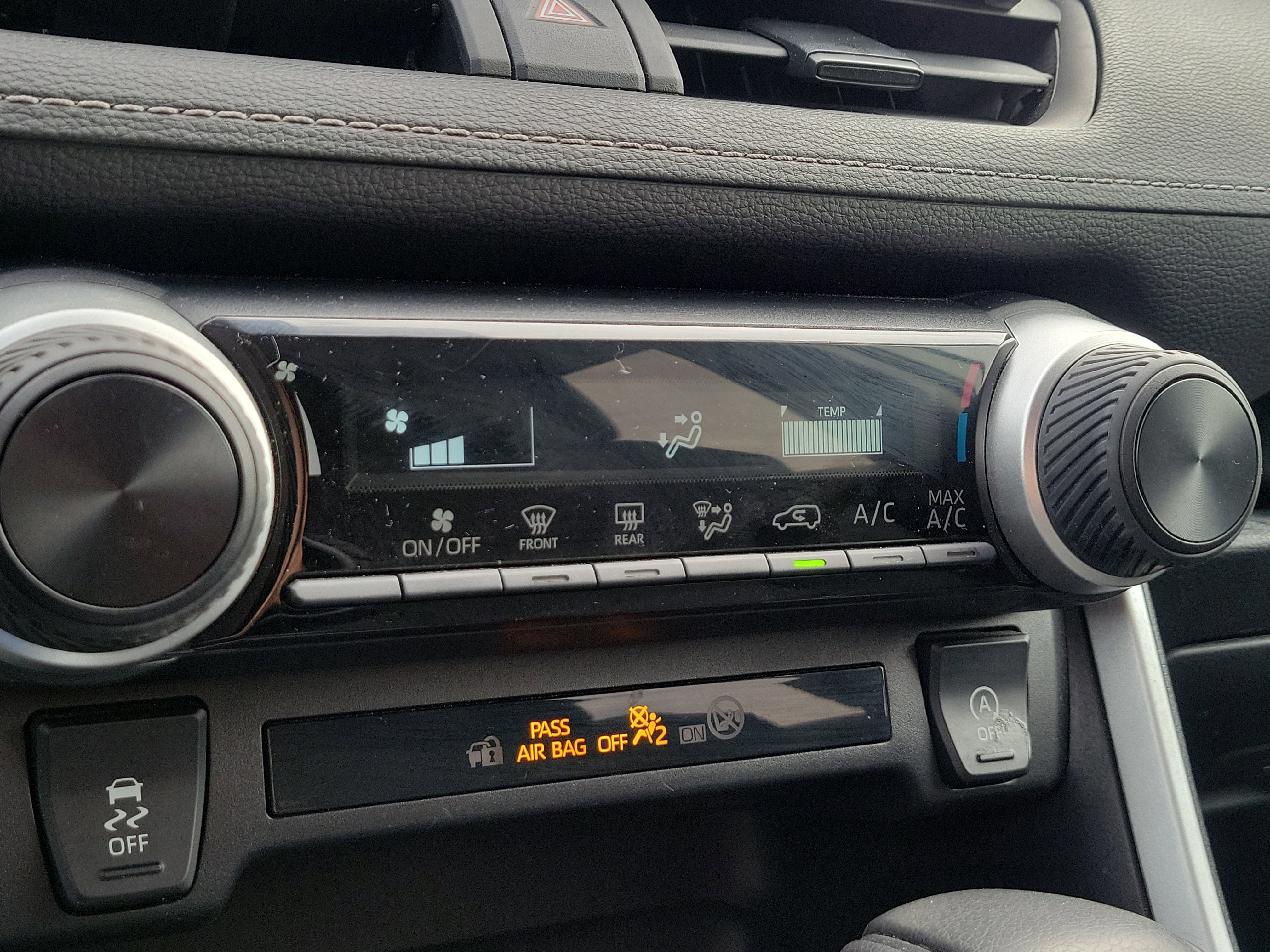 Used 2024 Toyota RAV4 LE image 29