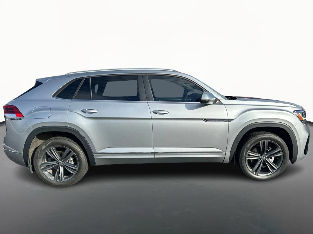 Used 2020 Volkswagen Atlas Cross Sport SE image 2