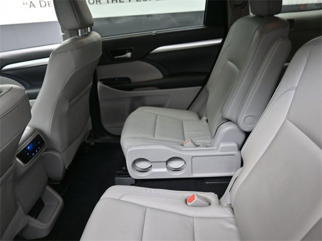 Used 2018 Toyota Highlander XLE image 22