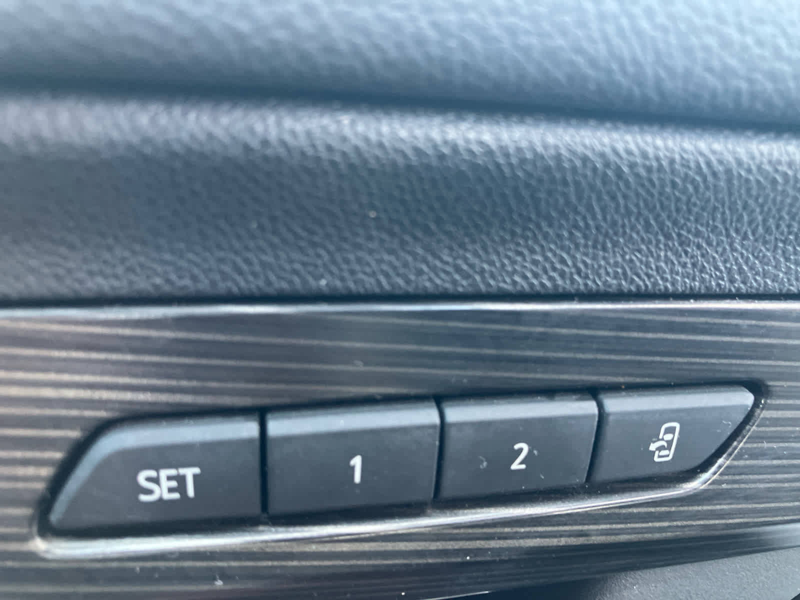 Used 2024 GMC Terrain SLT w/ Tech Package FWD image 12