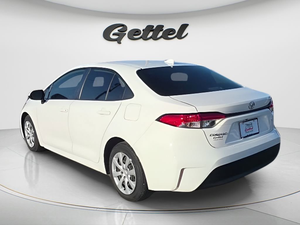 Used 2023 Toyota Corolla LE image 3