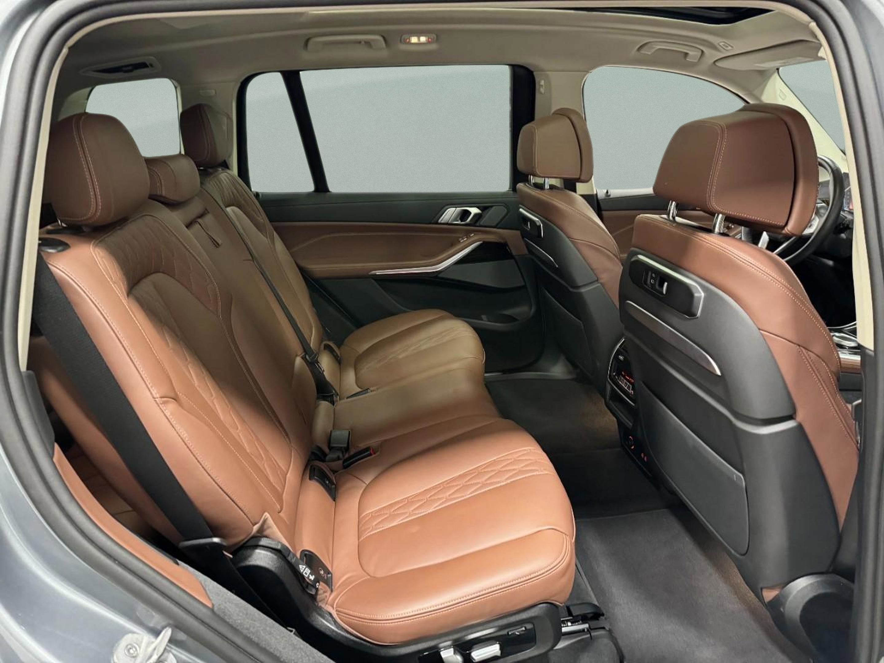 Used 2025 BMW X7 xDrive40i image 12