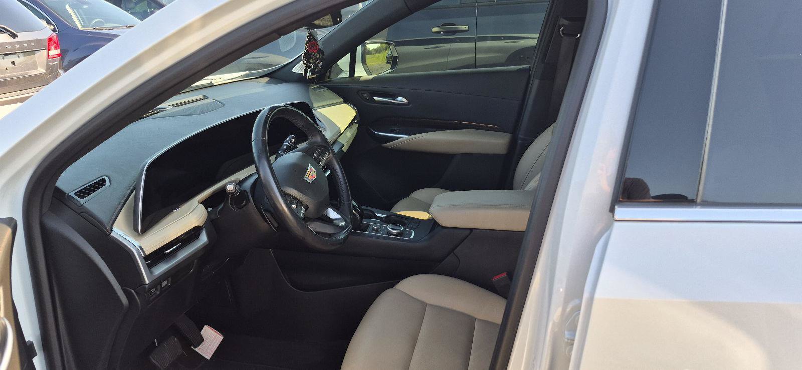 Used 2024 Cadillac XT4 Premium Luxury AWD/4WD image 6