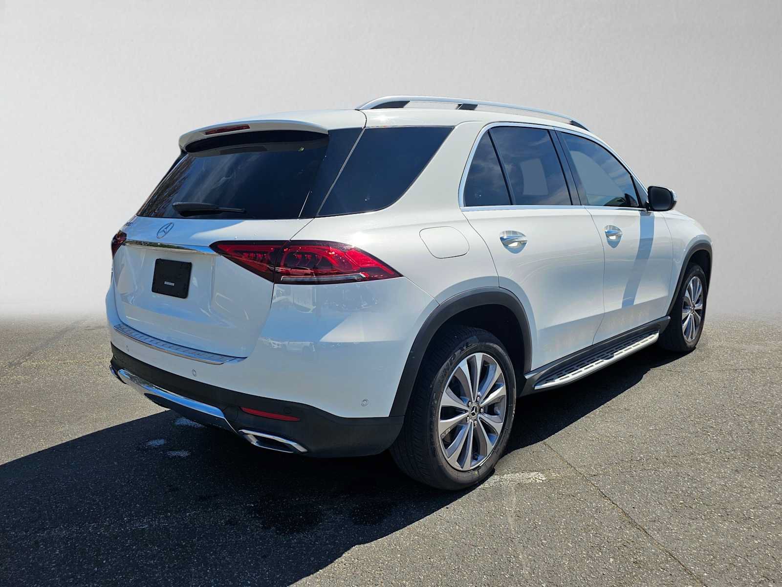 Used 2021 Mercedes-Benz GLE 350 w/ Premium Package image 3