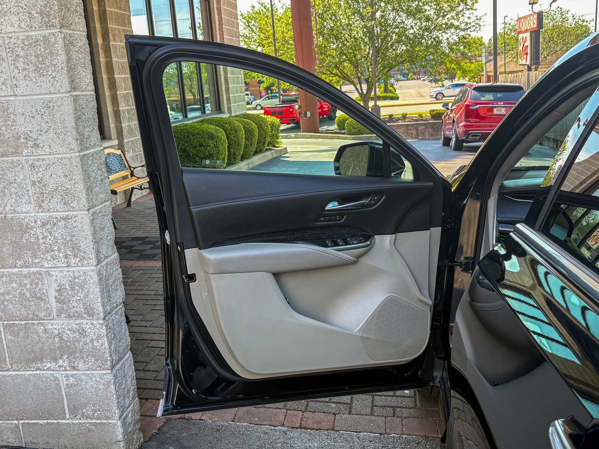 Used 2022 Cadillac XT4 Premium Luxury AWD/4WD image 23