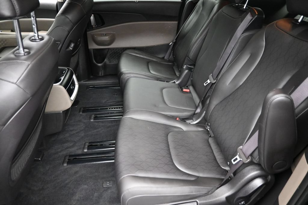 Used 2025 Kia Carnival EX FWD image 15