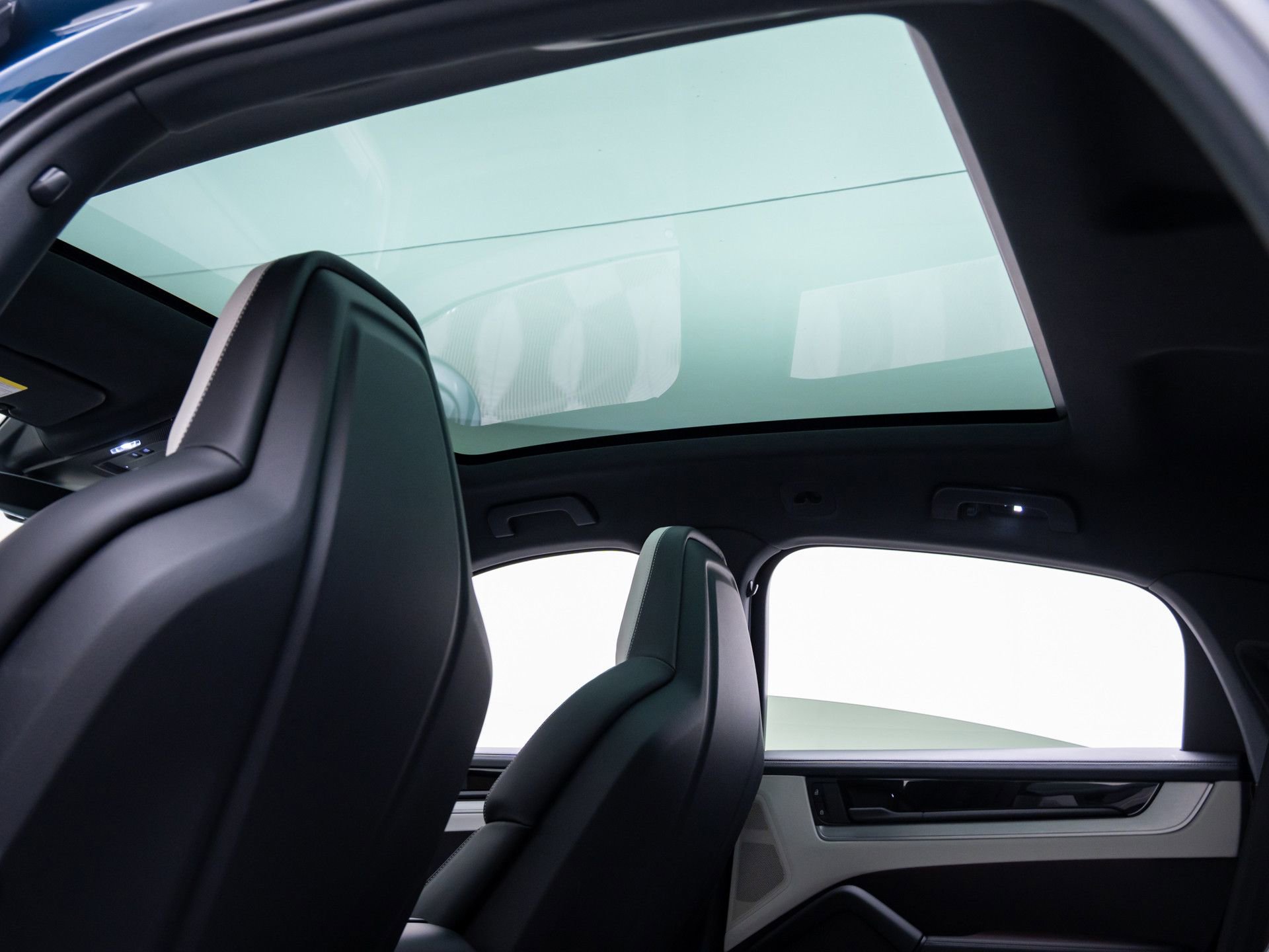 New 2026 Porsche Cayenne Coupe AWD/4WD image 18