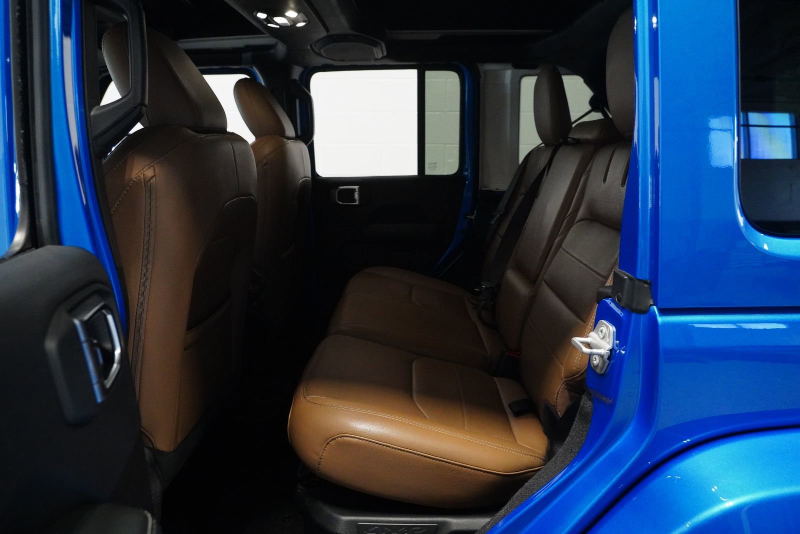 Used 2022 Jeep Wrangler Unlimited Sahara w/ Cold Weather Group image 15