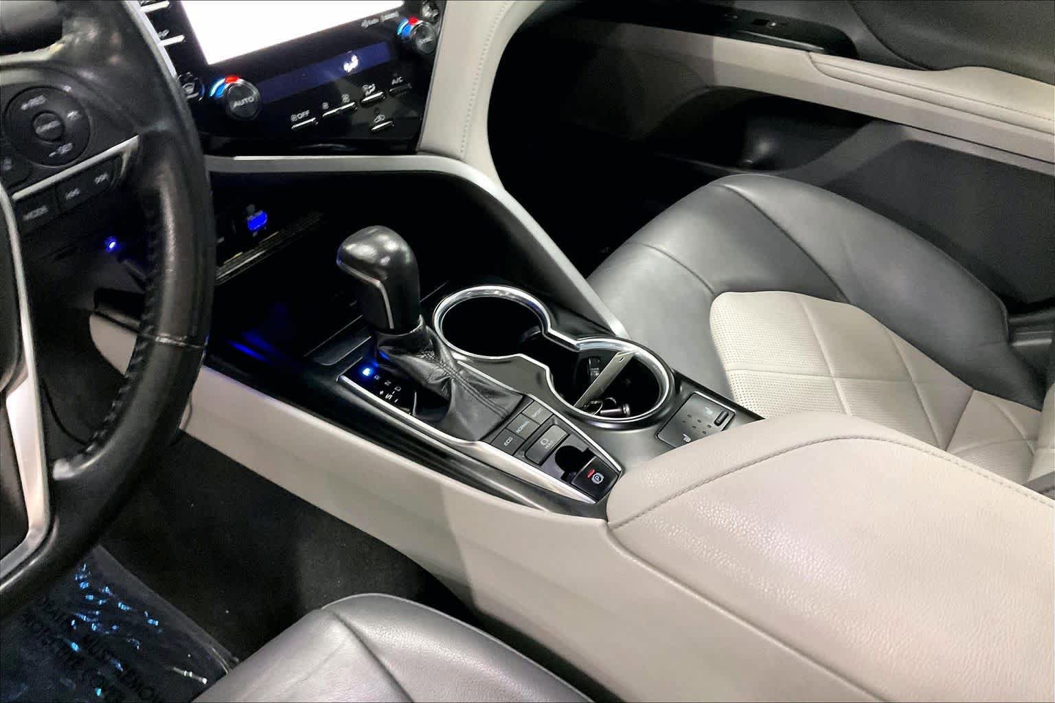 Used 2019 Toyota Camry XLE FWD image 17