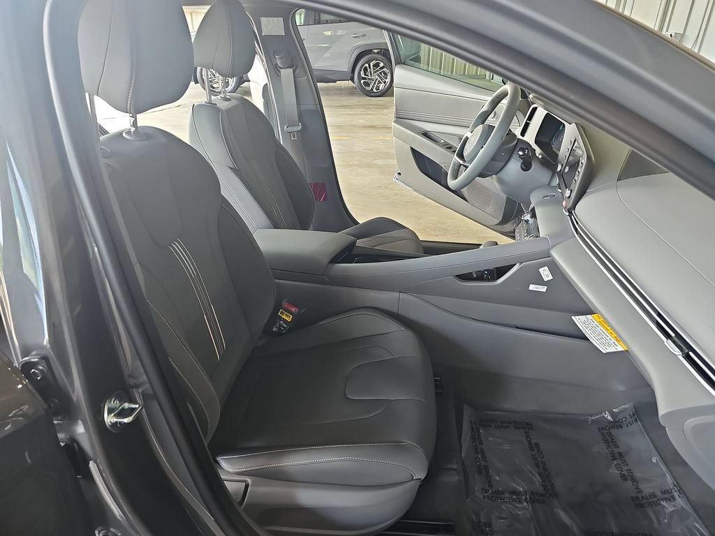 New 2026 Hyundai Elantra SEL Sport Premium FWD image 10