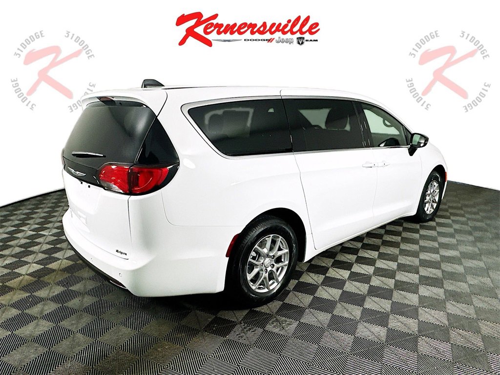 New 2026 Chrysler Voyager LX image 7