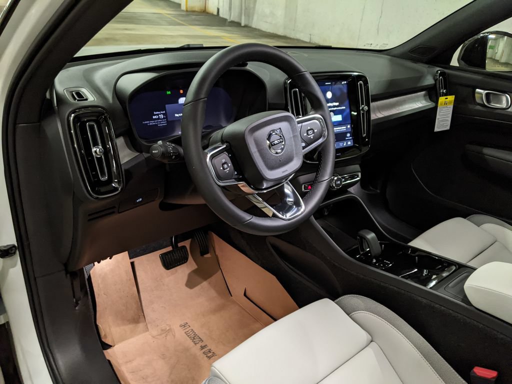 New 2026 Volvo EX40 Plus w/ Climate Package RWD image 8