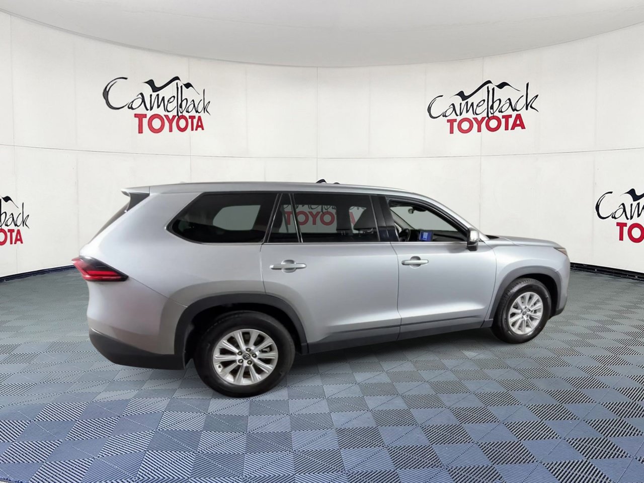 Used 2025 Toyota Grand Highlander AWD image 3