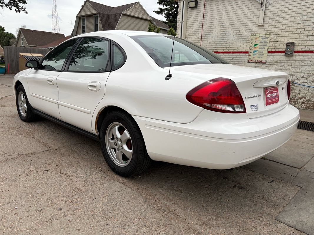 Used 2005 Ford Taurus SE FWD image 5