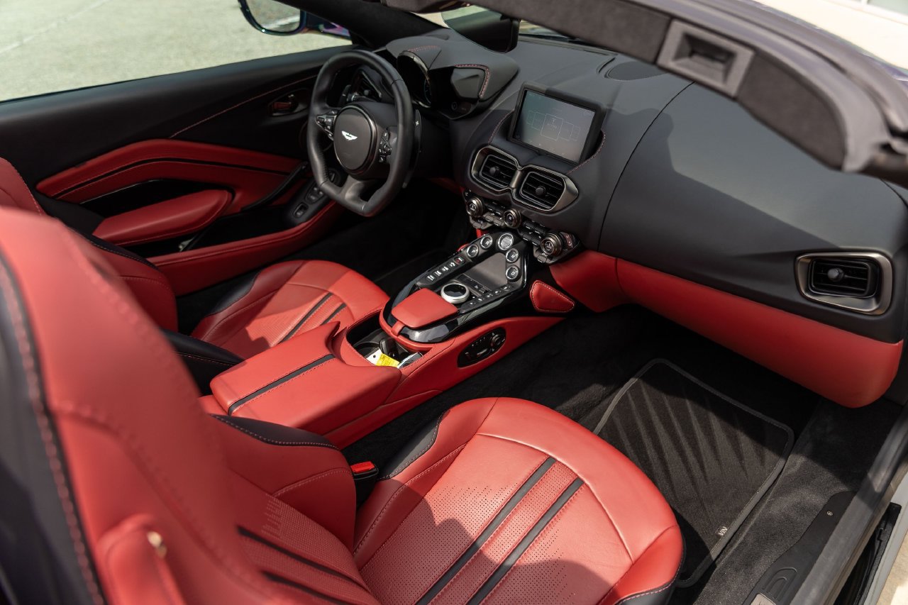 Used 2023 Aston Martin V8 Vantage Roadster RWD image 46