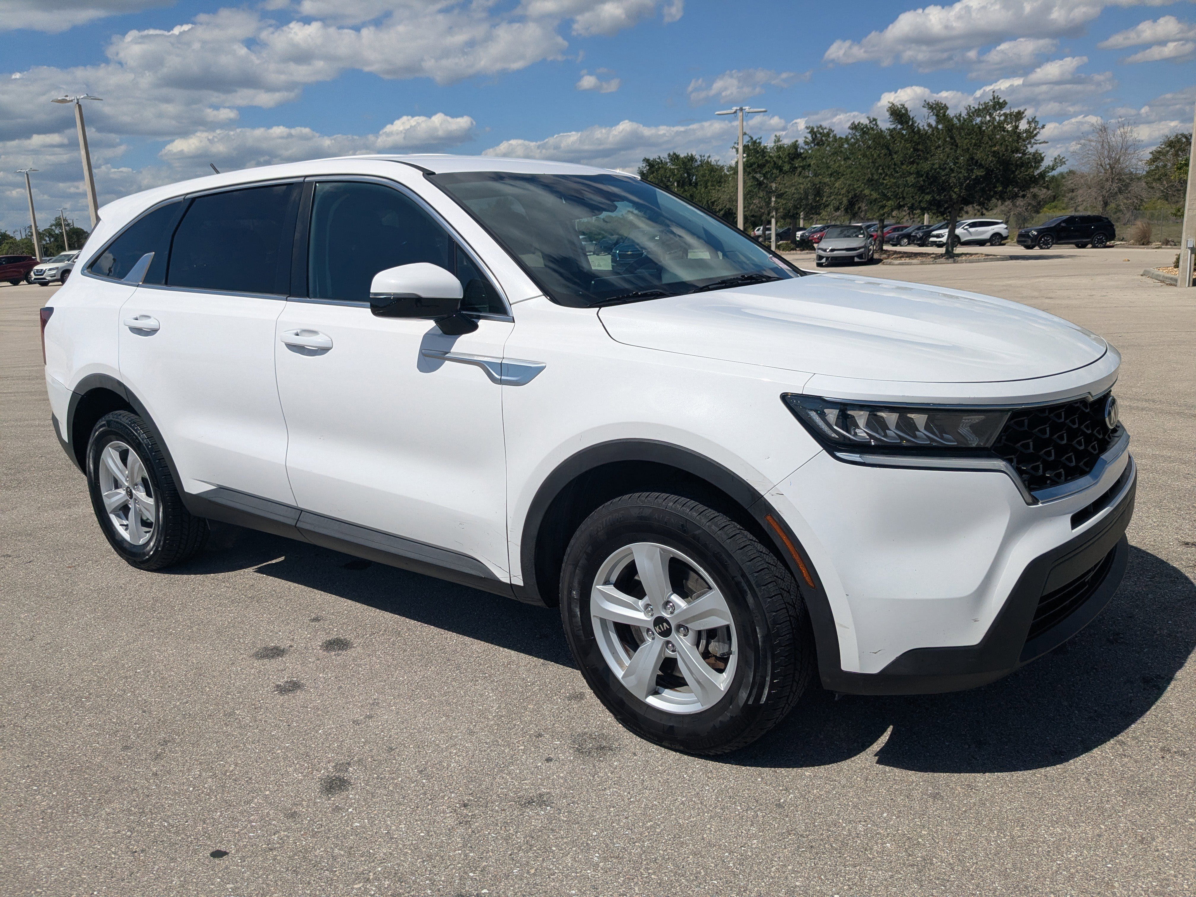 Used 2021 Kia Sorento LX AWD/4WD image 2