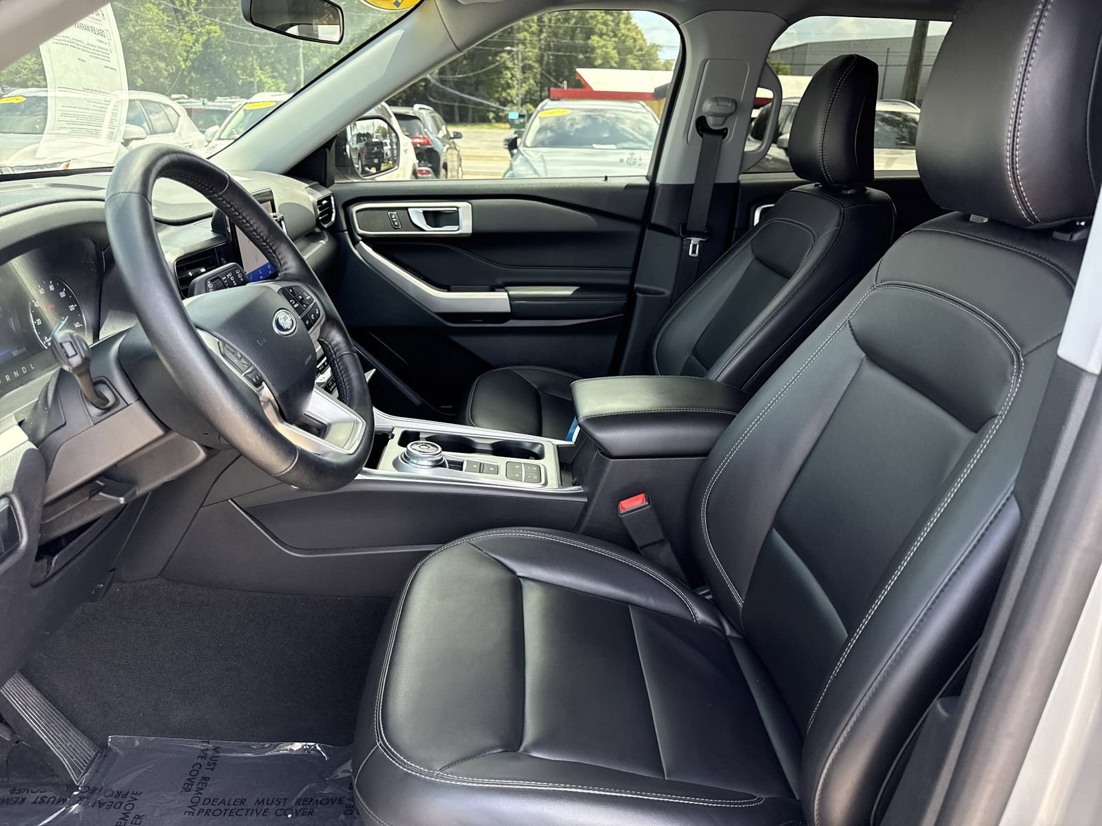 Used 2024 Ford Explorer XLT w/ Equipment Group 202A RWD image 9