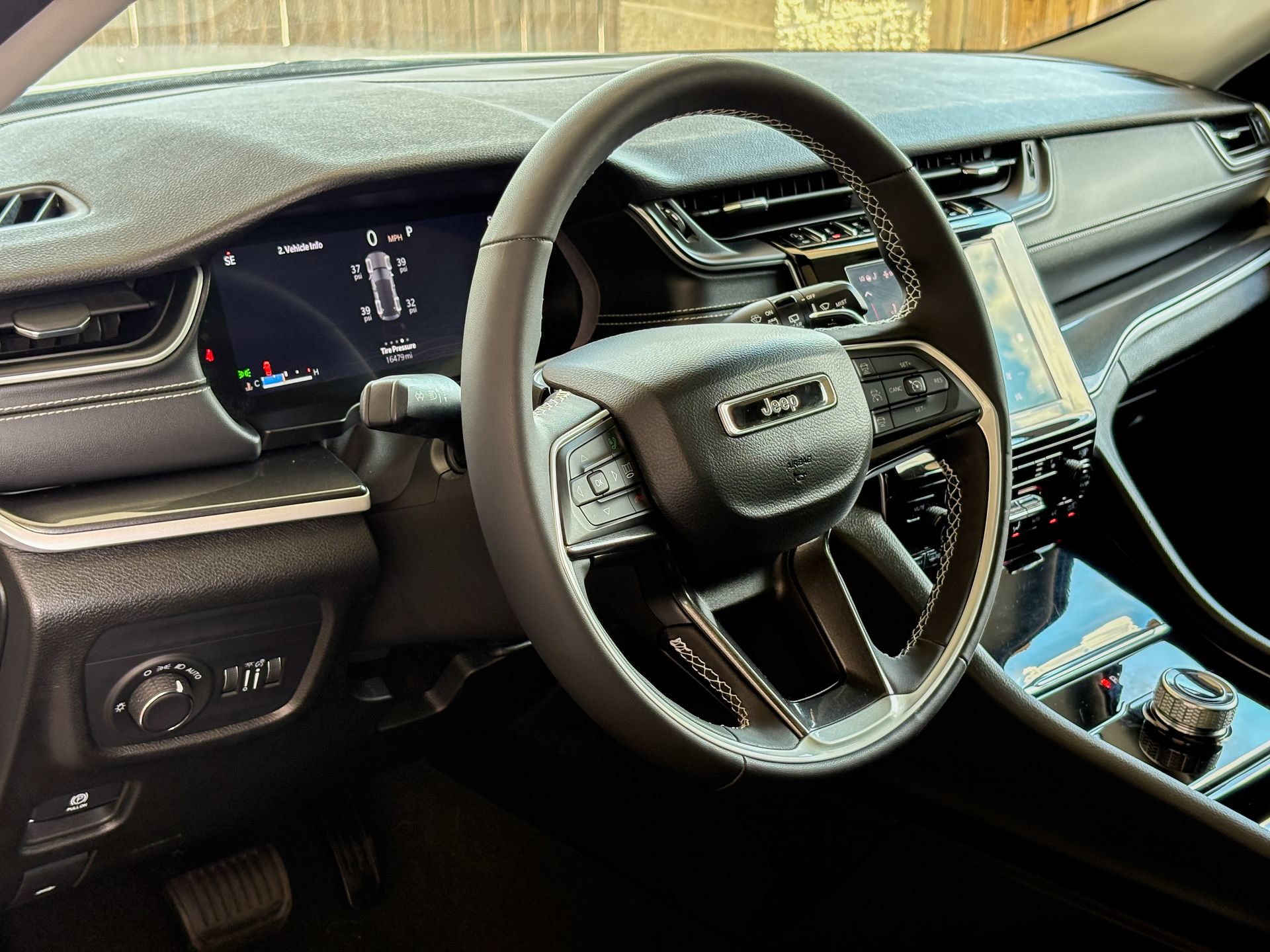 Used 2023 Jeep Grand Cherokee Laredo w/ Luxury Tech Group I AWD/4WD image 20