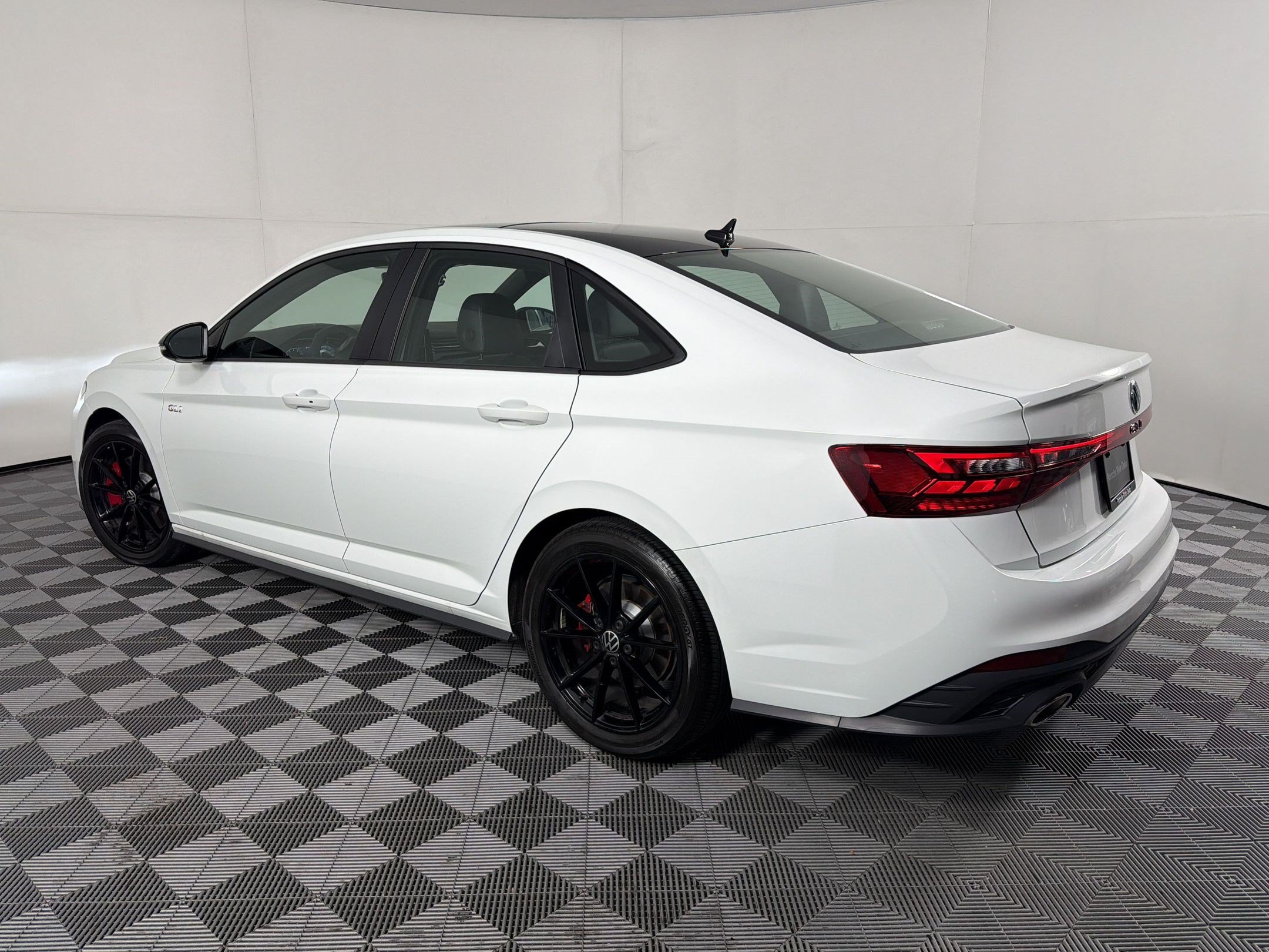 Used 2026 Volkswagen Jetta GLI Autobahn FWD image 3