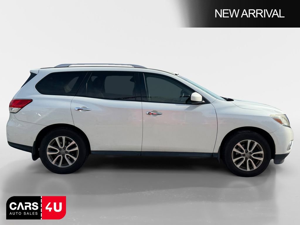 Used 2016 Nissan Pathfinder SV w/ Trailer Tow Package FWD image 8