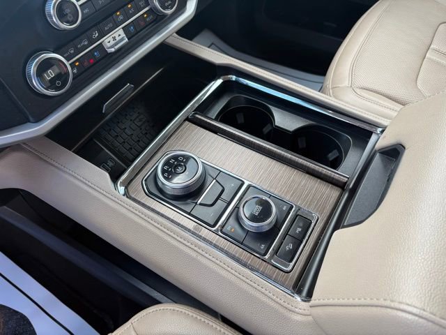 Used 2024 Ford Expedition Limited image 25