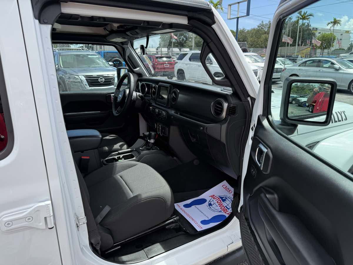 Used 2023 Jeep Gladiator Sport AWD/4WD image 13