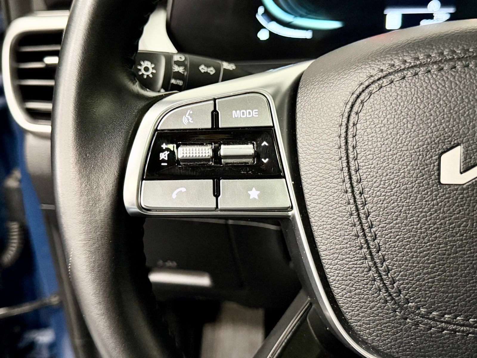 Used 2025 Kia Telluride S FWD image 28