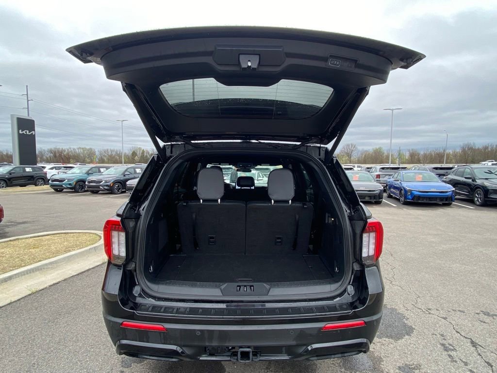 Used 2025 Ford Explorer ST-Line w/ ST-Line Street Pack image 9